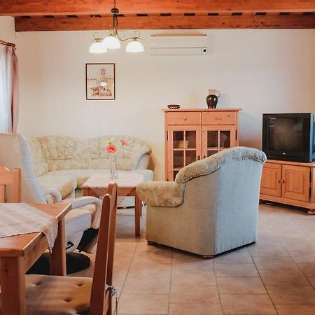 Krasny Srub Na Jihu Brna Villa Zelesice Eksteriør bilde